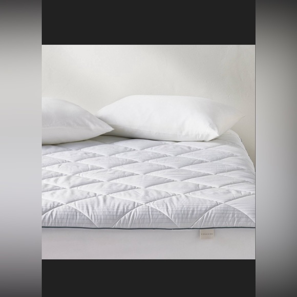 Casaluna cool plush Mattress padWhite
quilted design/Waterproof/Moisture-wicking - Picture 1 of 7